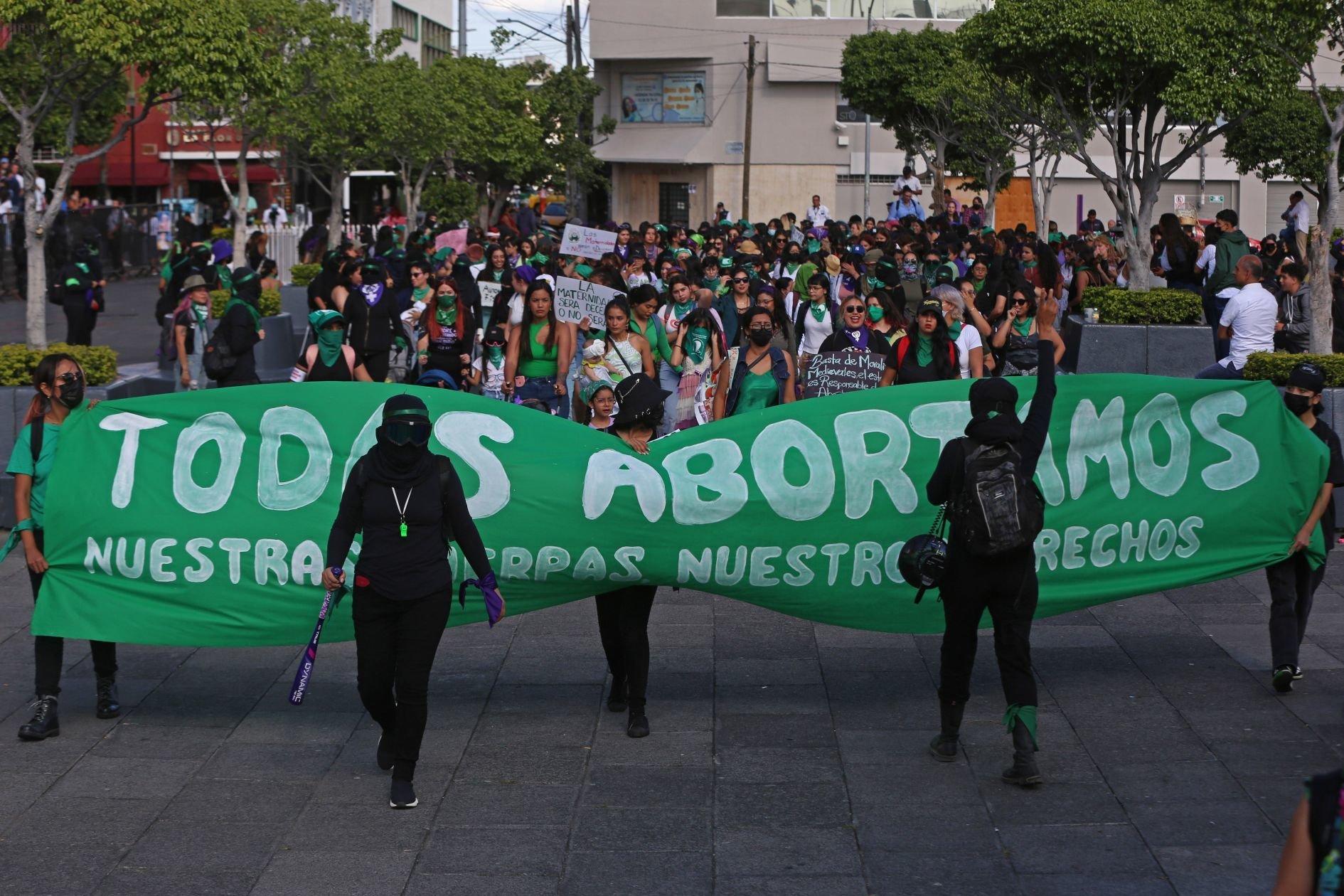 Corte avala que mujeres y personas con capacidad de gestar se amparen contra penalización del aborto