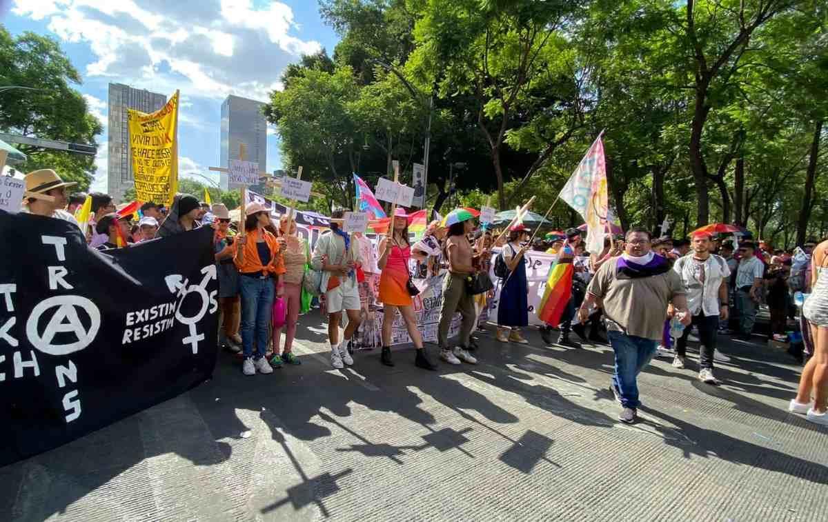 “El orgullo no se vende, se protege y se defiende”: la marcha de las disidencias LGBT+