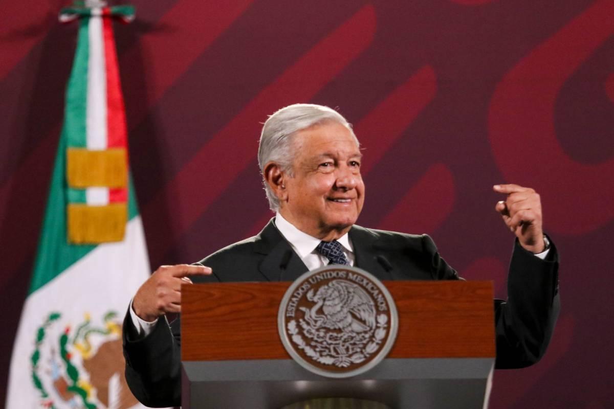 AMLO minimiza derrame de petróleo en la Sonda de Campeche, en el Golfo de México