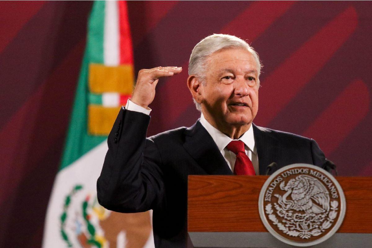 Aspirantes de Morena "no estarían actuando correctamente" si contratan espectaculares, dice AMLO