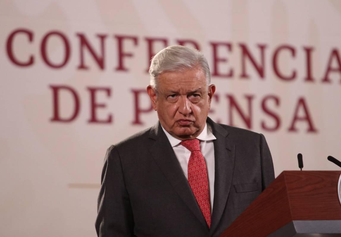 Ayotzinapa: AMLO defiende a Marina y Sedena ante señalamientos del GIEI