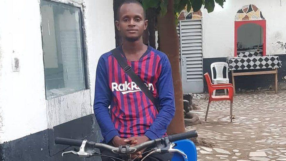Mamadou Safayou Barry, el ciclista que pedaleó 4 mil km entre zonas de guerra para ir a la universidad