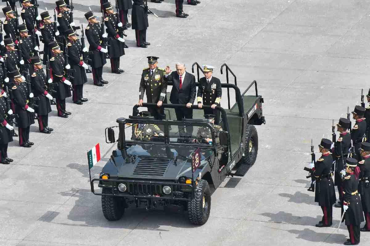 Desfile Militar: Ejército destaca su “lealtad a instituciones democráticas”; AMLO reconoce sus contribuciones