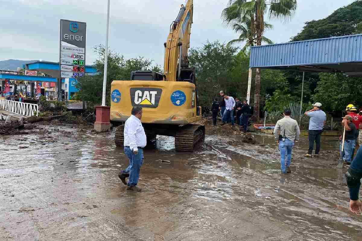 Desbordamiento de arroyo en Autlán, Jalisco, deja ocho muertos, seis desaparecidos y daños en viviendas