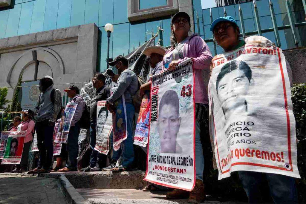 “El gobierno no respondió nuestra solicitud”: Padres de los 43 tras reunión