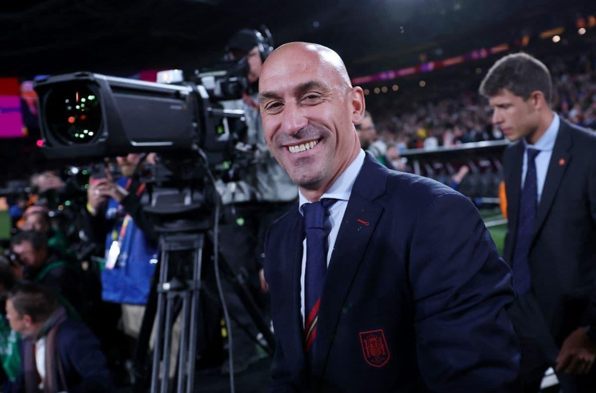 Luis Rubiales dimite como presidente de la RFEF y vicepresidente de la UEFA