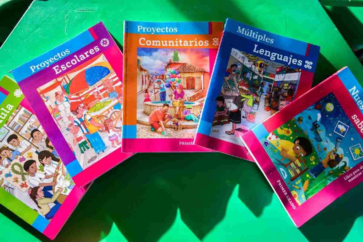 Presumen en informe libros de texto; en sexenio de AMLO bajan escuelas con materiales completos